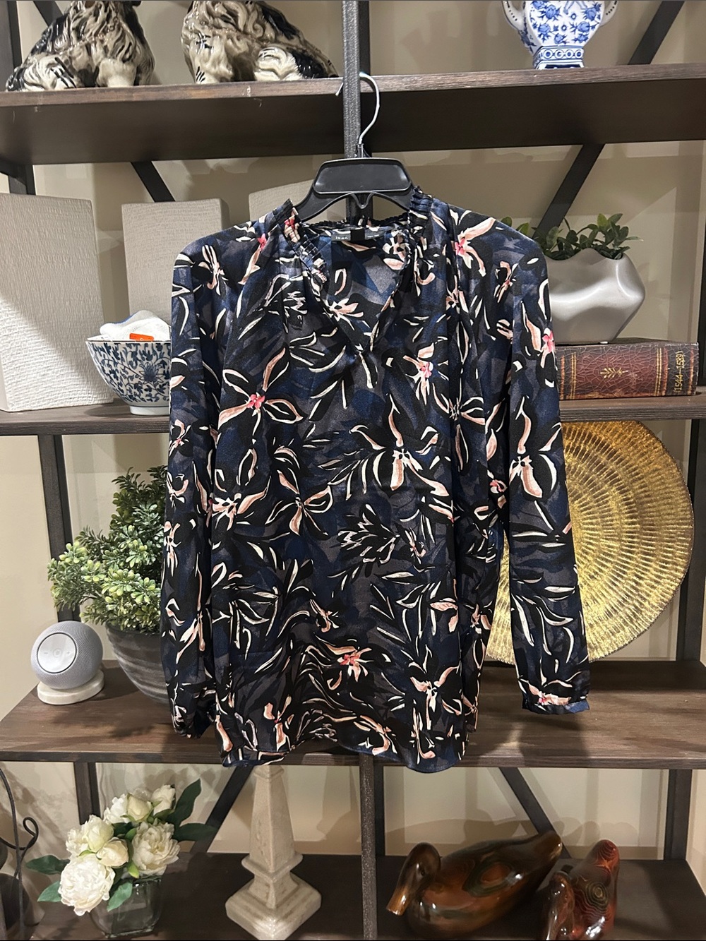 Joan Vass medium Women's Navy Floral Long-Sleeve Blouse - Unbranded